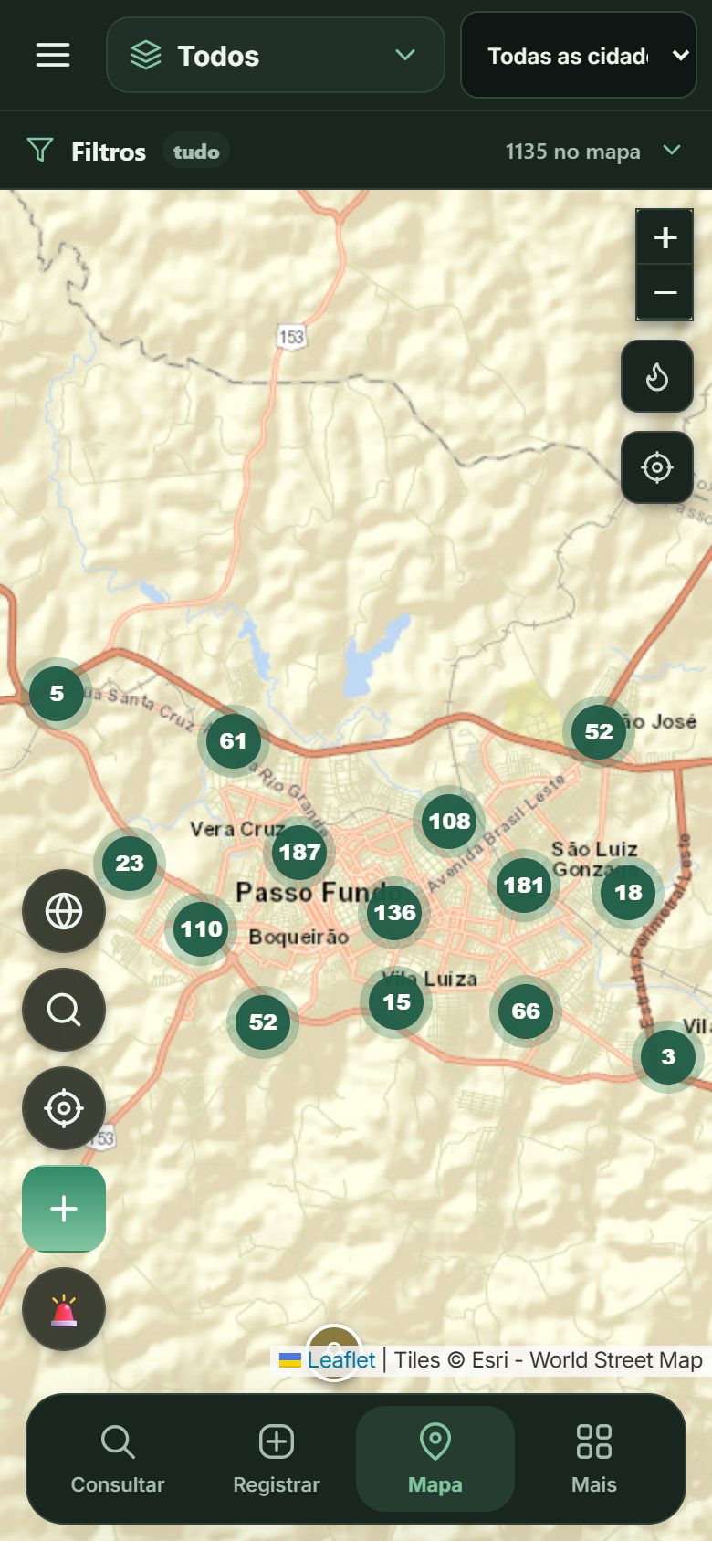 Mapa com agrupamentos, filtros e botões laterais